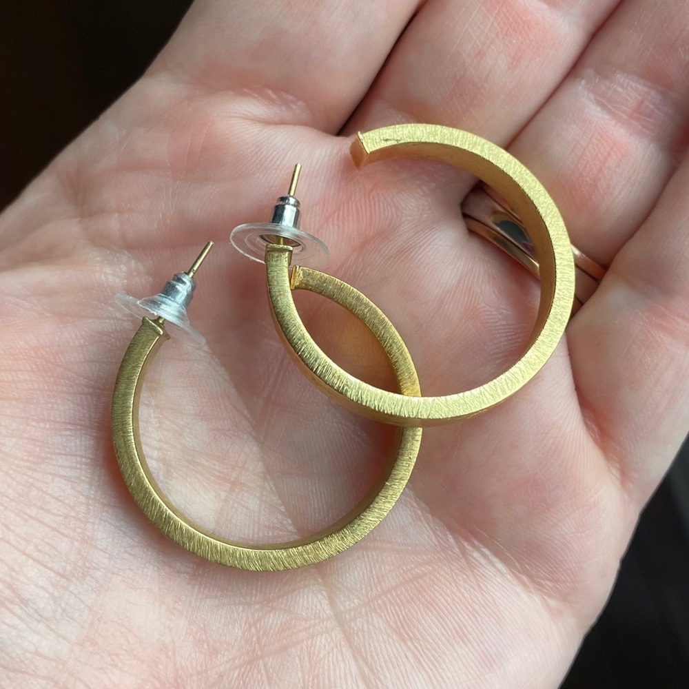 3/$10✨Gold Hoop Earrings